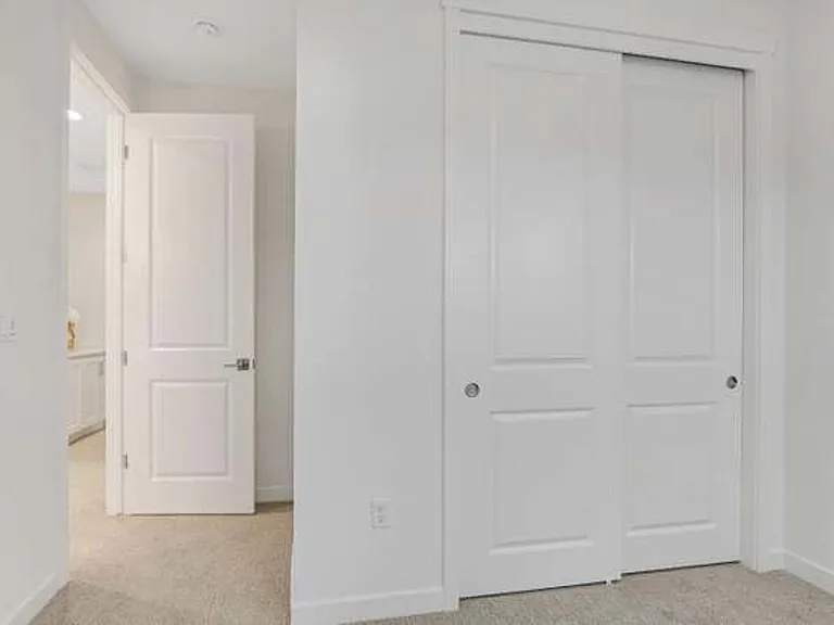 1747 Linden Ln — Photo 12