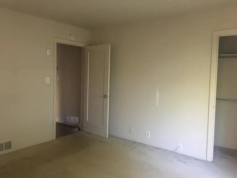 1098 Hazelwood Ave — Photo 23