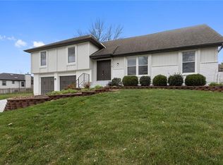 3910 SW Linden Ln, Lees Summit, MO 64082