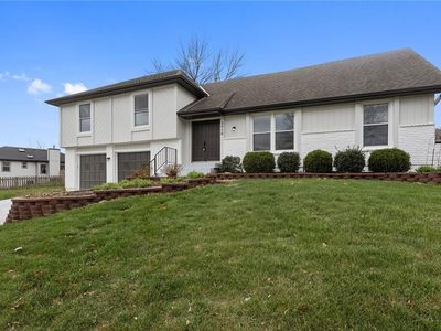 3910 SW Linden Ln, Lees Summit, MO, 64082