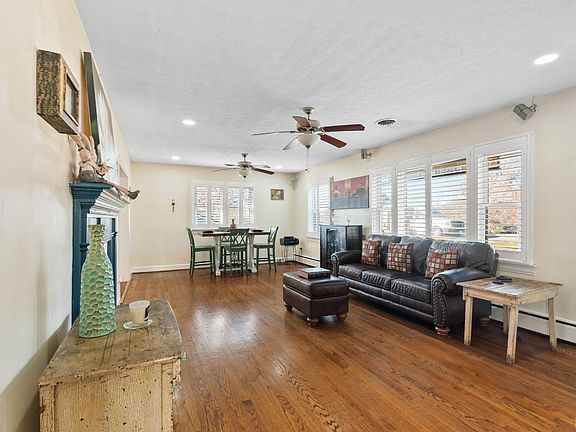 3rd image of 1811 Sunset Dr