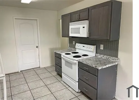 9486 Celine Dr — Photo 14