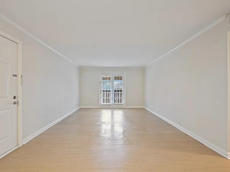 Western Hills Apartments — Photo 6