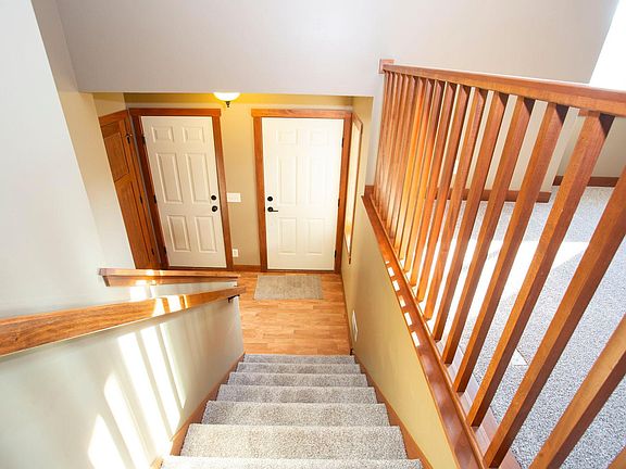 5th image of 785 Glenmeadow St