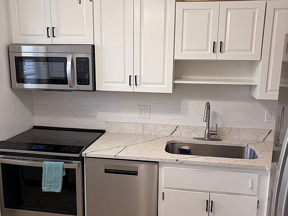 3rd image of 208 Yacht Club Dr #208
