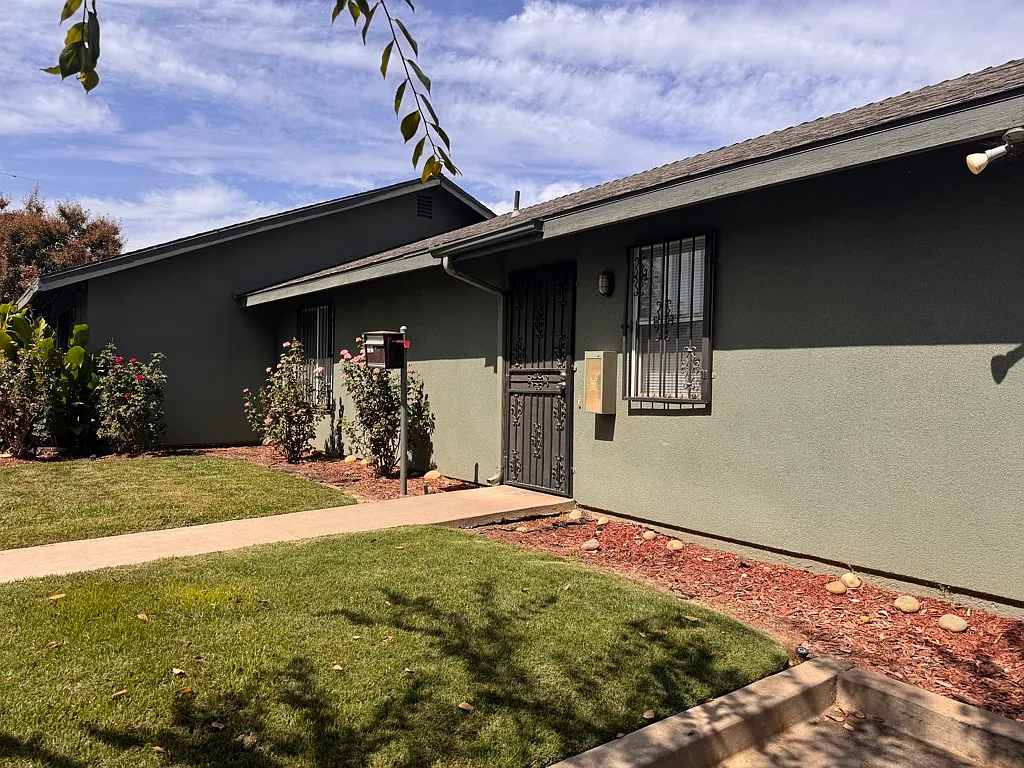 Cozy Unit 1 Near Parks and Shopping in Sanger — Photo 4