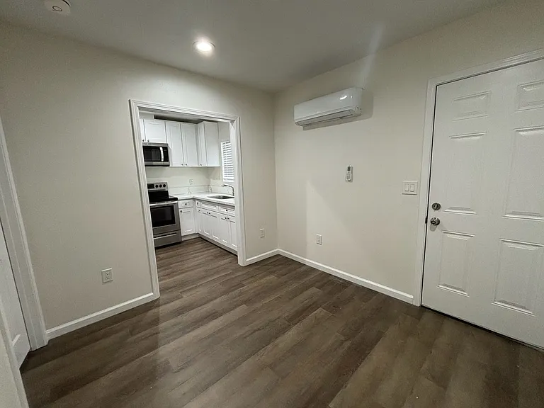 3 Bedroom 2 Bath Home — Photo 5