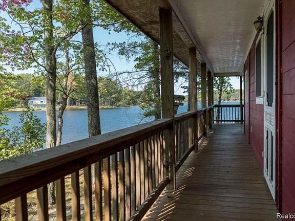 3rd image of 803 W Long Lake Dr
