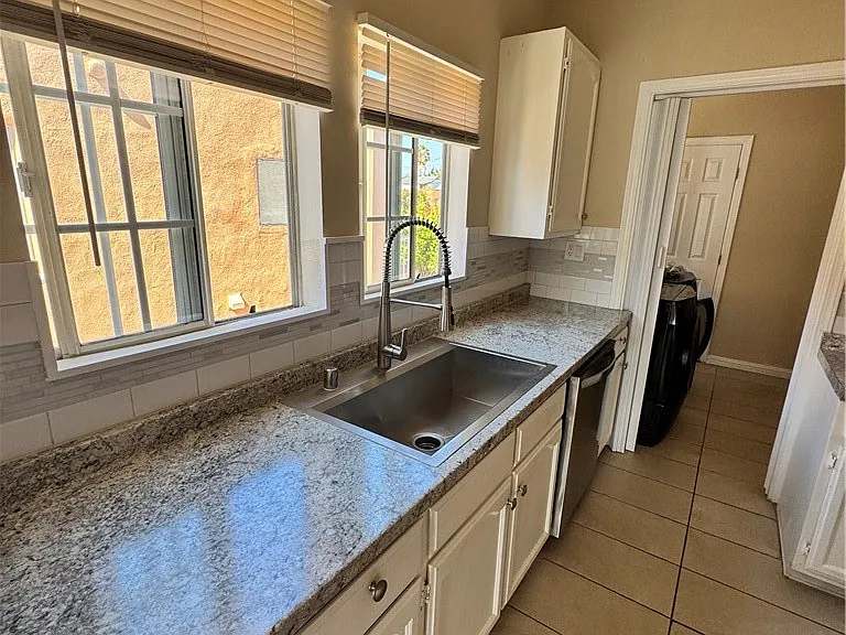 1046 S Citrus Ave — Photo 68