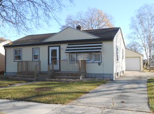 1317 S 32nd St, Manitowoc, WI 54220