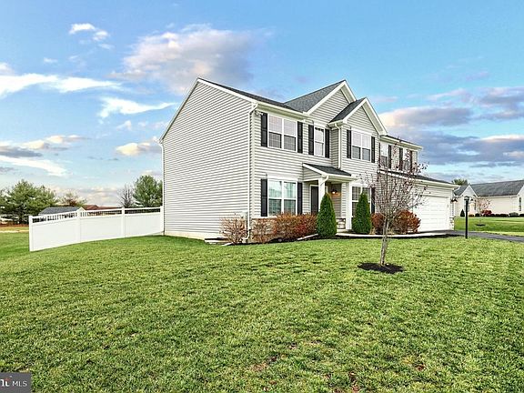 4th image of 4021 Country Dr