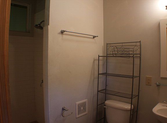 4th image of 504 Sycamore St