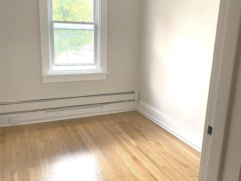 1 E Carver St — Photo 12