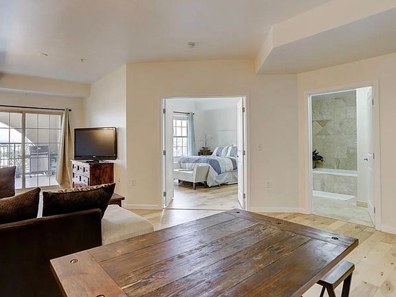 2nd image of 975 N Lincoln St Unit A6k