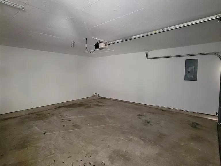 2134 Hill Canyon Ct — Photo 32