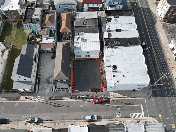 2nd image of 100 S Texas Ave