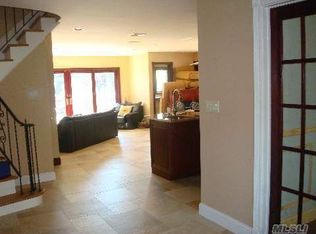 252 Lagoon Dr W, Lido Beach, NY 11561