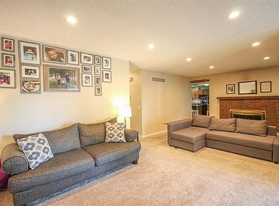3rd image of 16 Blue Spruce Ct