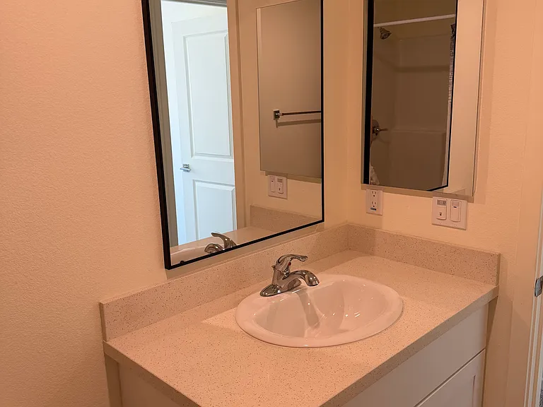 8192 Golden Ave — Photo 4