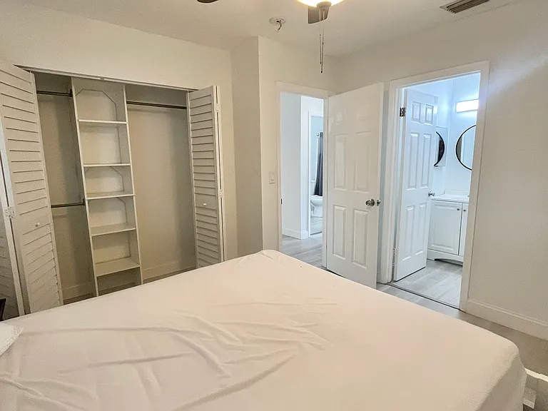 321 SW 14th St #3 — Photo 23