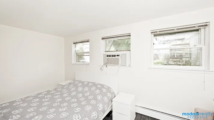 Sold by Moda Realty | media 38