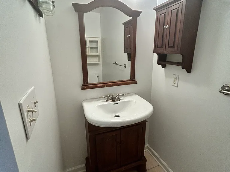 1057 Green St — Photo 6