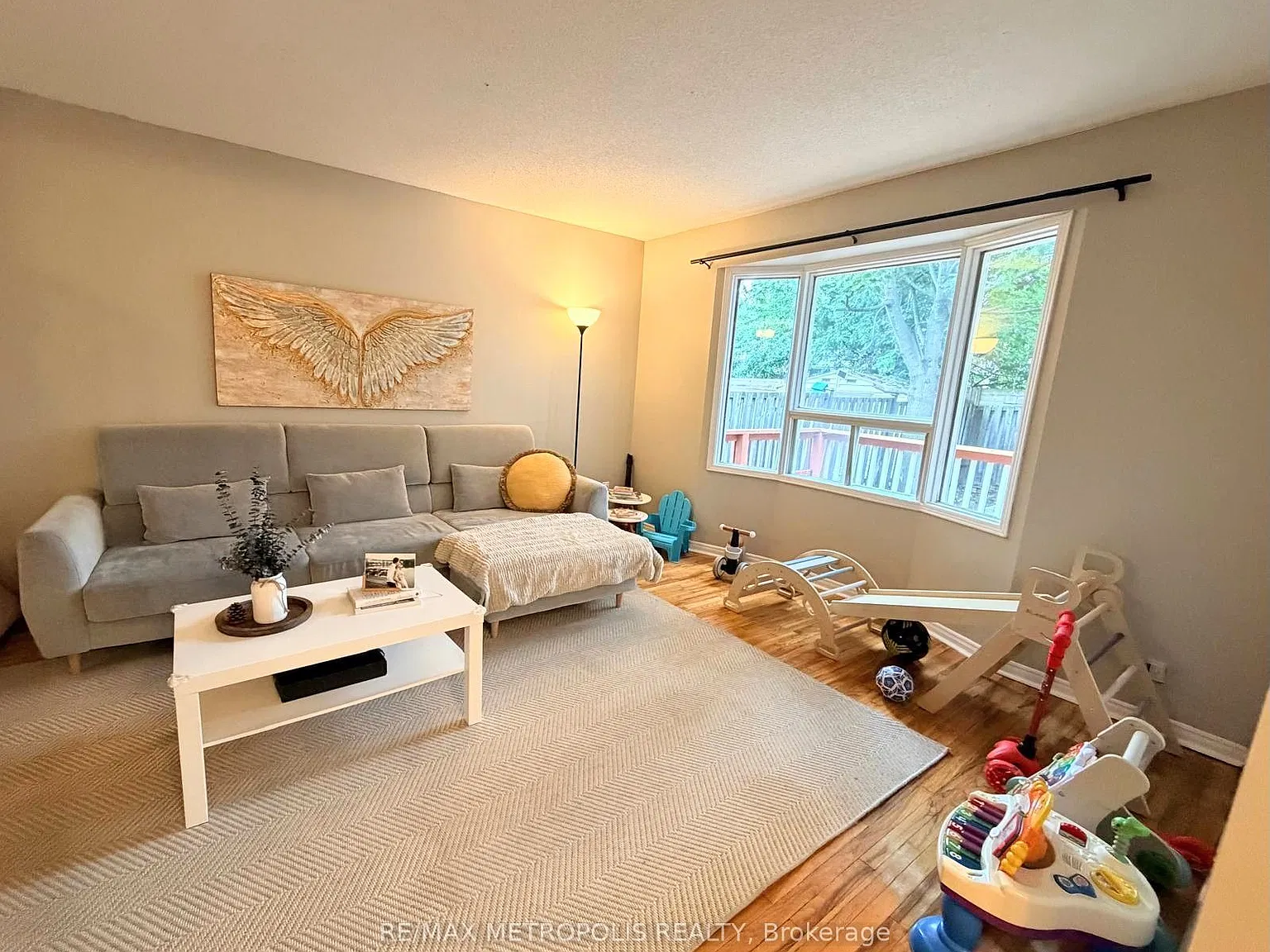 3 bed, $2,700 — Photo 2