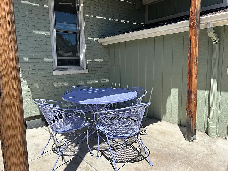208 S Lincoln St #B — Photo 14
