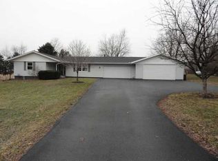 1333 Honeysuckle Ln, Metamora, IL 61548