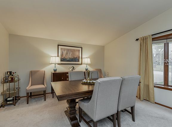 3rd image of 105 Sharon Ln