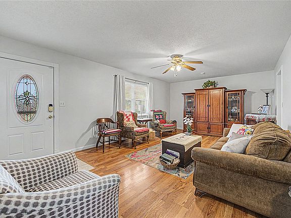 4th image of 1104 W Pine St