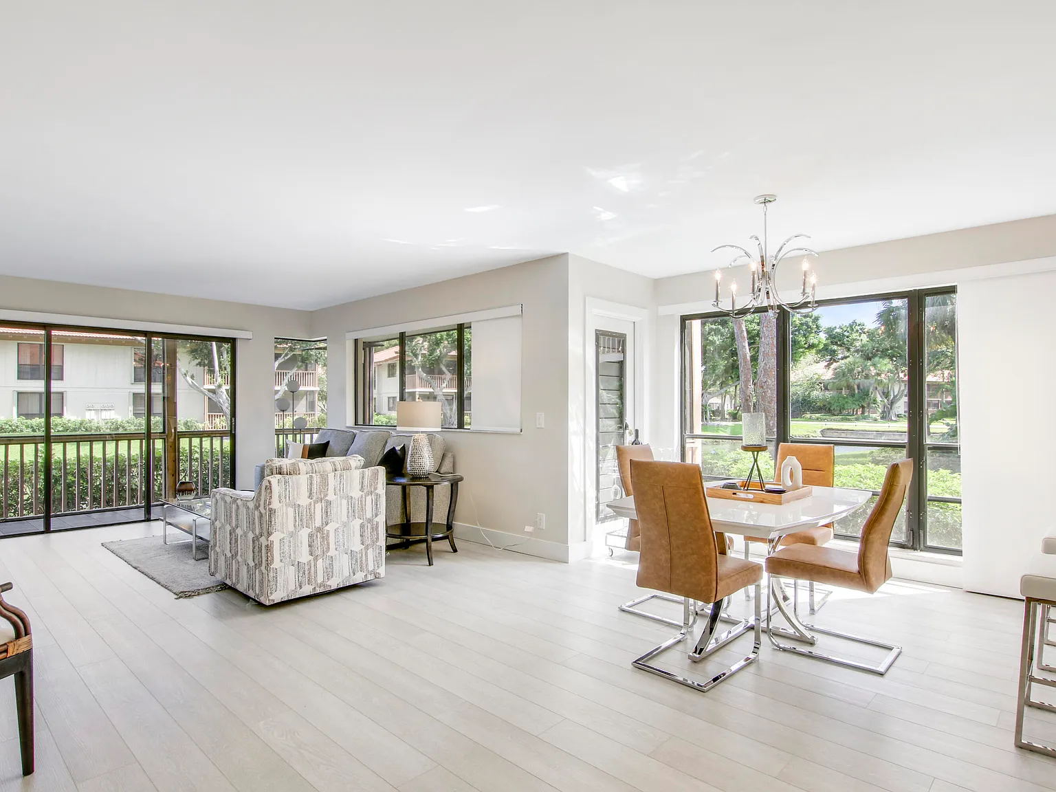 2 bed, 2.0 bath, 1366 sqft, $4,000 — Photo 3