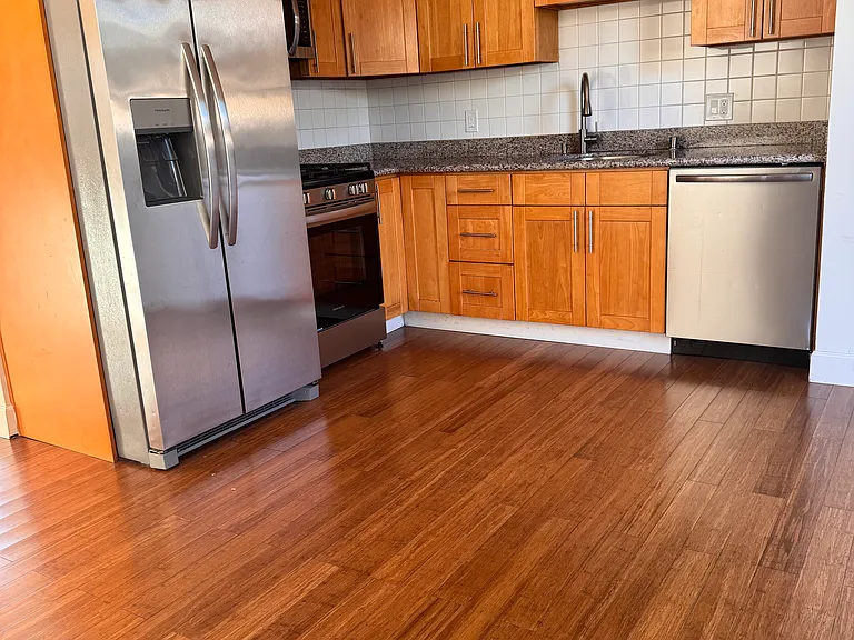 473 W Sunset Blvd — Photo 5