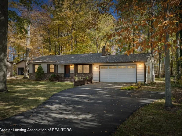 1339 Flanders Rd, Charlotte, MI 48813