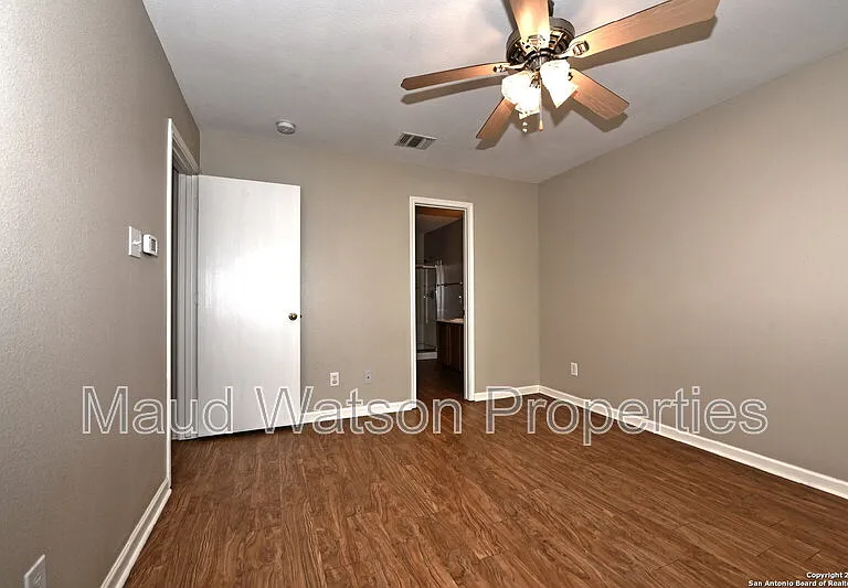 10727 N Shaenridge — Photo 9