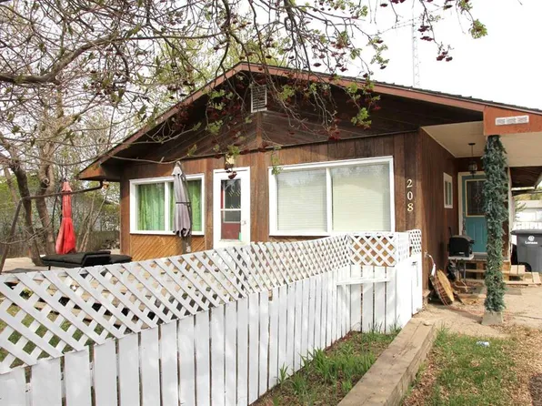 208 S 1st Ave W, Maidstone, SK S0M 1M0