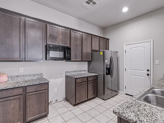 4th image of 103 Briar Hollow Dr