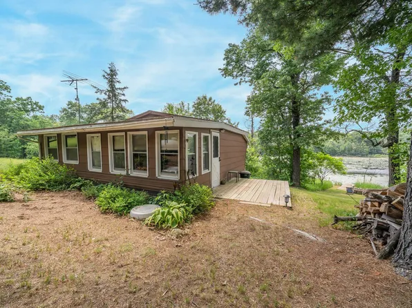 9079 Boelter Lake Dr, Almond, WI 54909