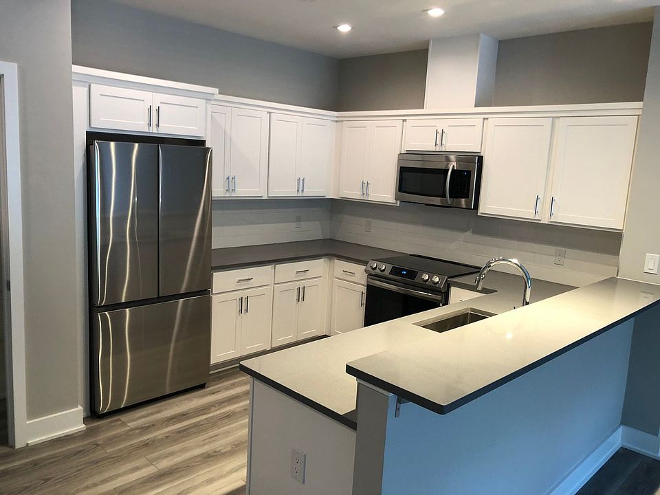 2nd image of 11 Lafayette Dr #2304