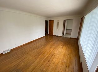 141 Sprague Rd, Seven Hills, OH 44131