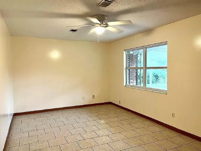 2226 Formosa Cir — Photo 6