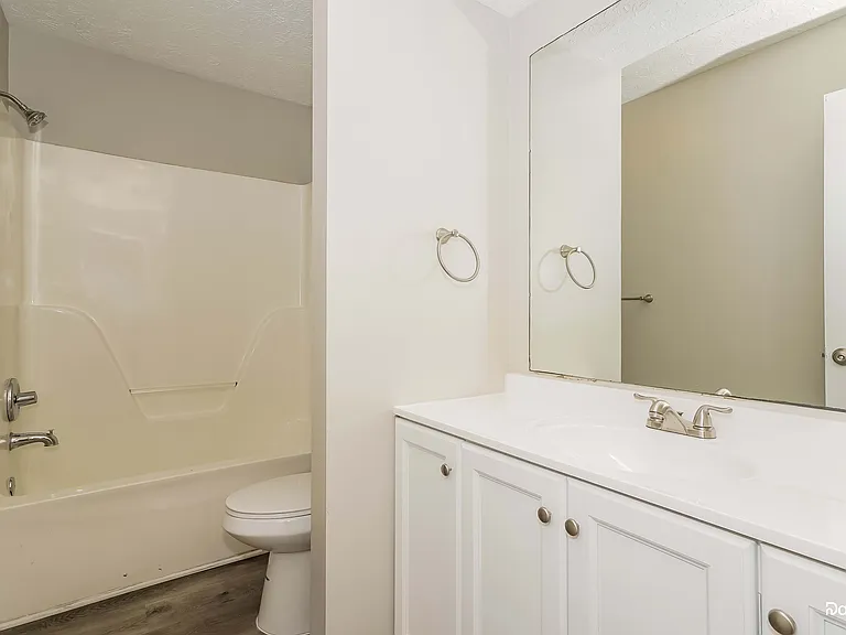 604 Monticello Ct — Photo 9