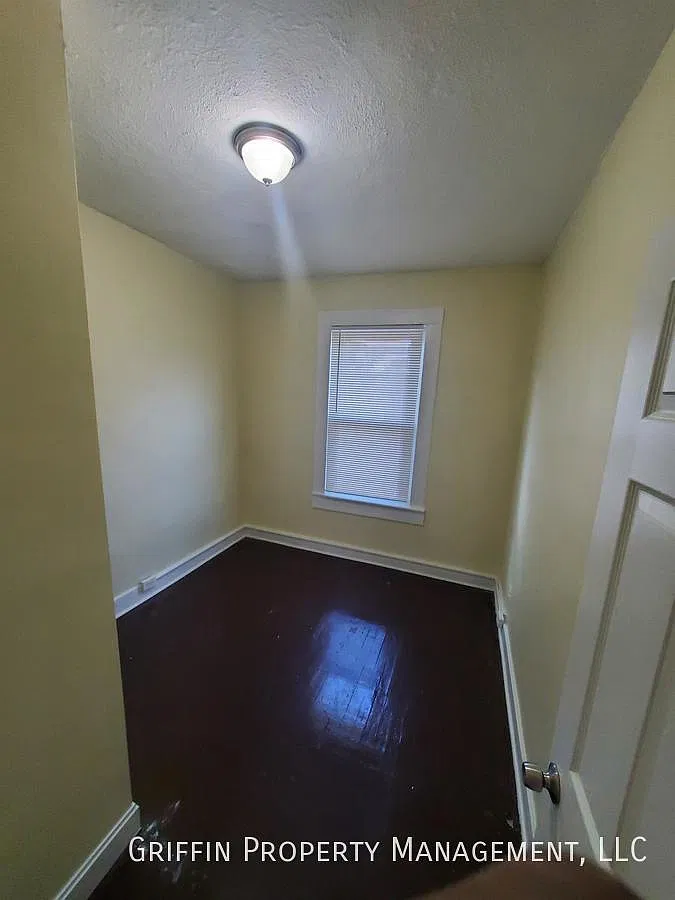 2 bed, 985 sqft, $1,200 — Photo 3