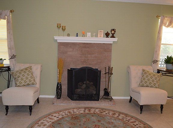 3rd image of 210 Pebble Creek St