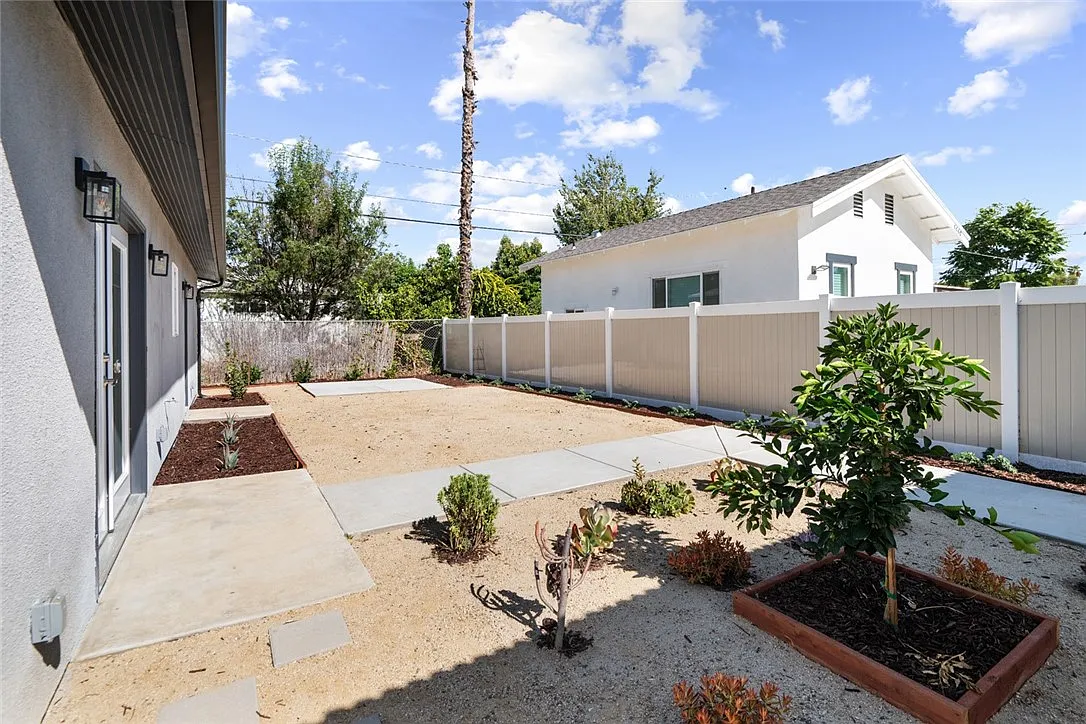 2 bed, 752 sqft, $2,450 — Photo 3