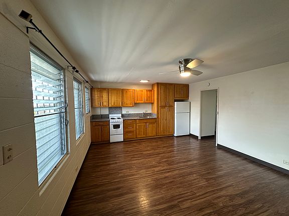 2nd image of 830 Birch St APT 402