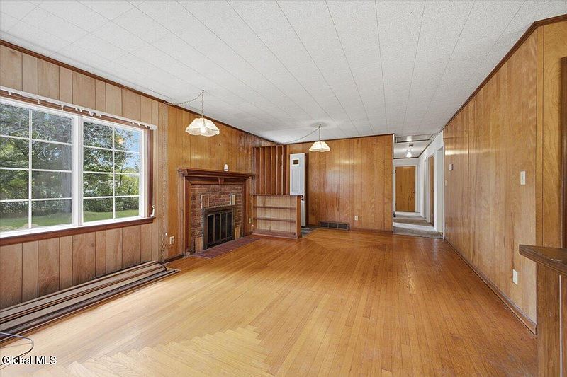 5th image of 228 Jones Road