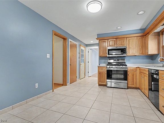 4th image of 1372 Doncaster Dr