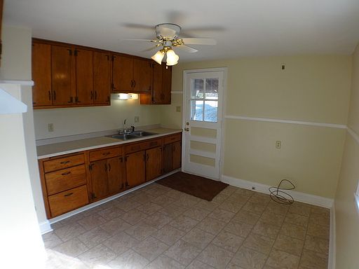 5th image of 145 Franklin St