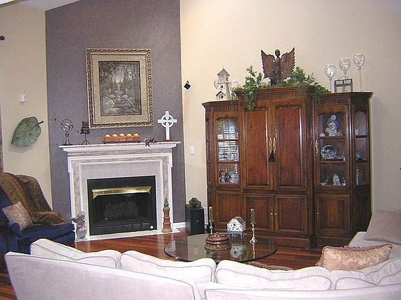 5th image of 1622 Village Ct